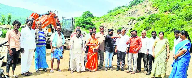 దళిత రైతుల ఆందోళన స్పీకర్‌కు పట్టదా? 