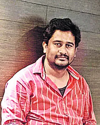 రోడ్డు ప్రమాదంలో యువకుడి మృతి 