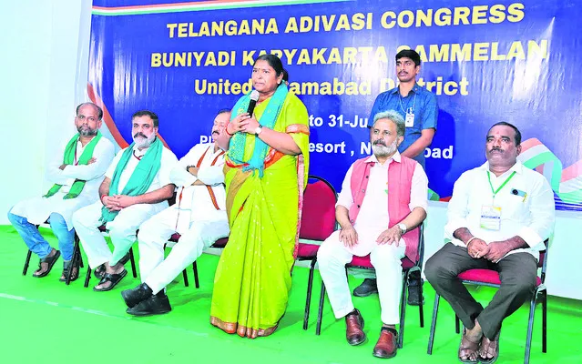ఆదివాసీలను నాయకులుగా తీర్చిదిద్దుతాం