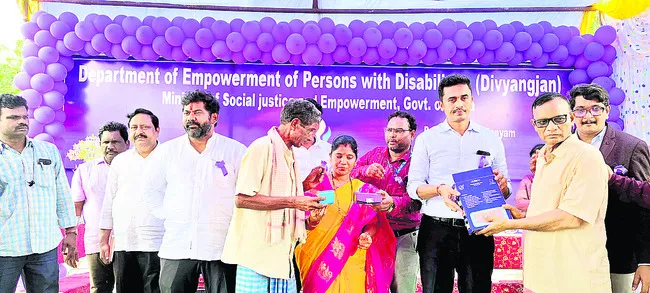 దివ్యాంగులు అన్ని రంగాల్లో ప్రతిభ కనబరచాలి