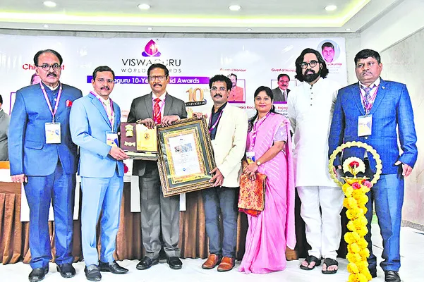 ప్రసన్నతబాబుకు విశ్వగురు వరల్డ్‌ రికార్డ్స్‌ పురస్కారం 