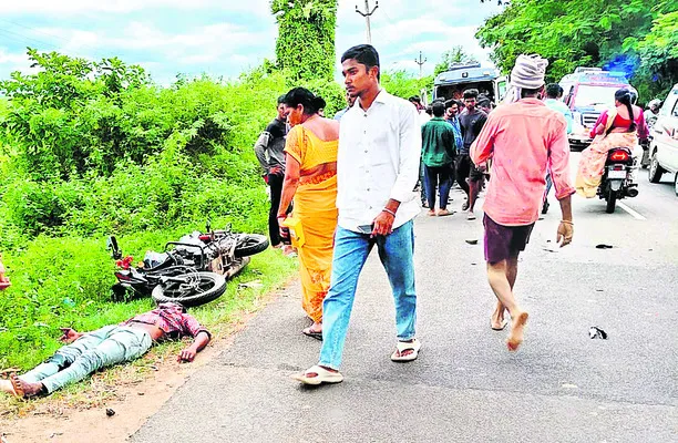 ఆటో, బైక్ ఢీ: వృద్ధుడి మృతి●