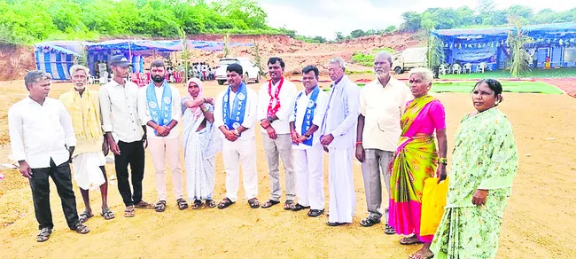 సమాచారం లేకుండా శిలా ఫలకాలా!