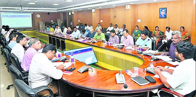 పరిశ్రమల దరఖాస్తులు గడువులోగా పరిష్కరించాలి
