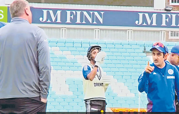 Gambhir argument with the Oval curator