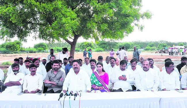 ఆంక్షలతో వైఎస్ జగన్ పర్యటనను అడ్డుకోలేరు