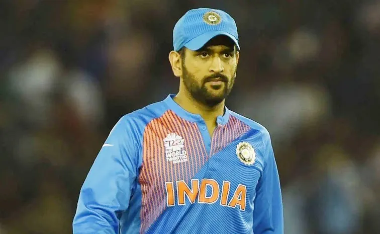 Some Like To Play With Fire: Dhoni Humorous Marriage Advice Video Viral