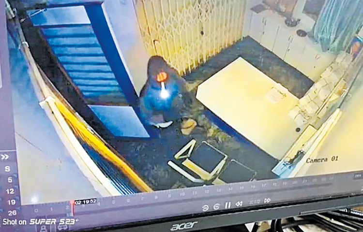 Massive theft case at the SBI branch has become a challenge for the police10