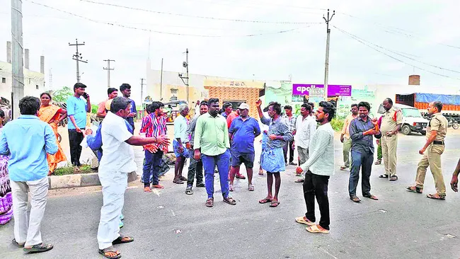 మా భూములు మాకే ఇవ్వాలి