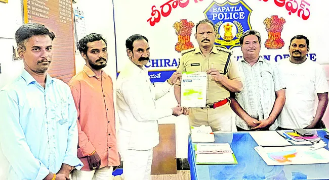 ర్యాంపులు, వీల్ చైర్లు ఏర్పాటు చేయాలి