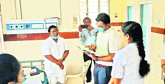 వైద్యులు, సిబ్బంది స్థానికంగా ఉండాలి