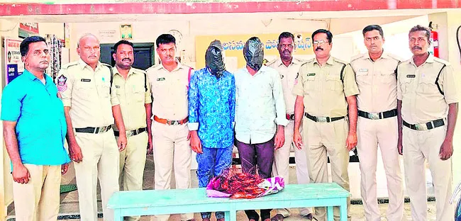 కాపర్‌ తీగల దొంగల అరెస్టు 
