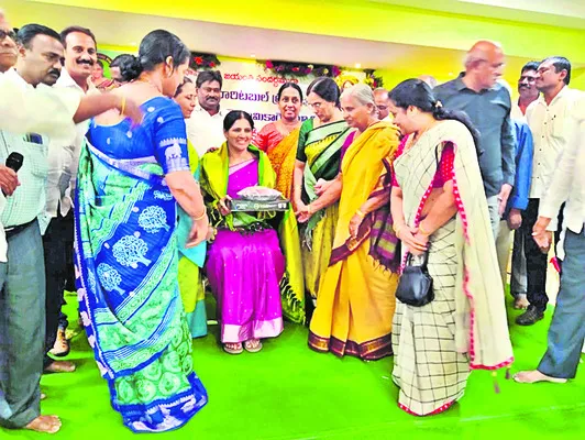 సాహితీ రెడ్డి ట్రస్ట్ సేవలు అభినందనీయం