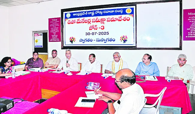 ఉచిత బస్సు తరువాత జాతర వాతావరణం