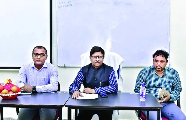 భద్రతా నియమాలను పాటించాలి : డీఆర్ఎం