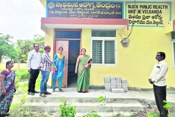 వసతుల లేమితో కాన్పులు చేయలేకపోతున్నాం..