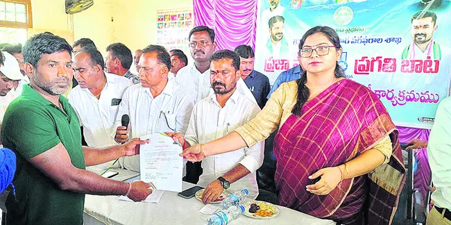 ● కలెక్టర్ అభిలాష అభినవ్ ● అధికారులతో సమీక్షా సమావేశం