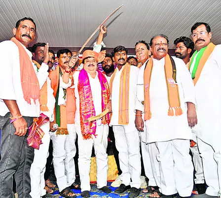 మానుకోటను కాషాయకోటగా మార్చాలి