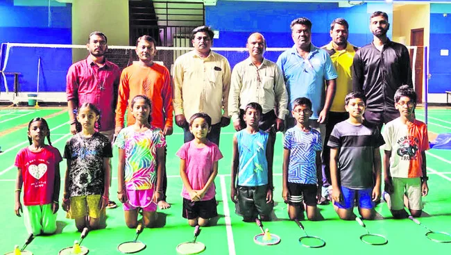 ఉత్సాహంగా బ్యాడ్మింటన్ ఎంపికలు