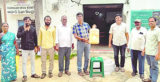 పంట పురుగులకు దీపం ఎరతో చెక్