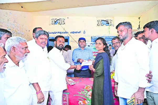 అర్హులందరికీ రేషన్ కార్డులు ఇస్తాం
