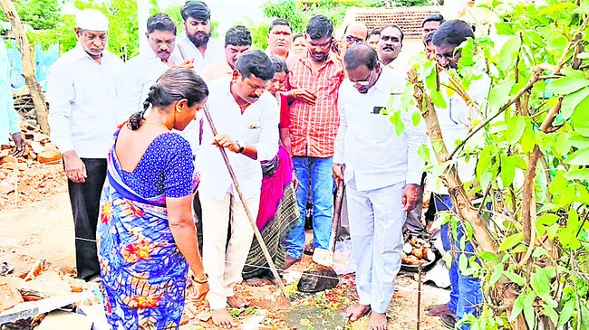 ఇందిరమ్మ ఇళ్లు త్వరగా పూర్తిచేయాలి