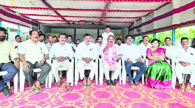 యూరియా దందాపై విచారణ చేపట్టాలి
