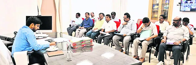 ప్రాజెక్ట్ల పూర్తికి చర్యలు : కలెక్టర్