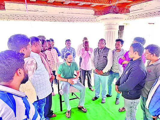 జయపూర్‌ మహారాజతో గిరిజనులు భేటీ 