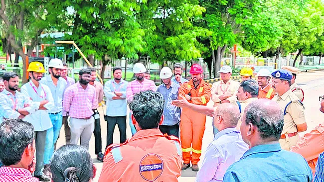 అప్రమత్తంగా ఉండాలి