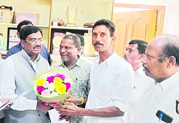 దరఖాస్తుల ఆహ్వానం