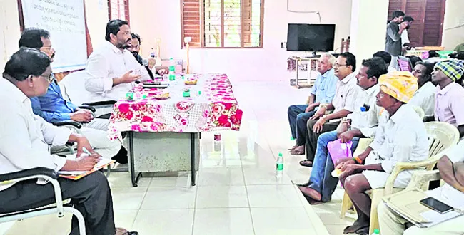 హెచ్‌పీసీఎల్‌ పైప్‌లైన్‌పై రైతుల అభ్యంతరం