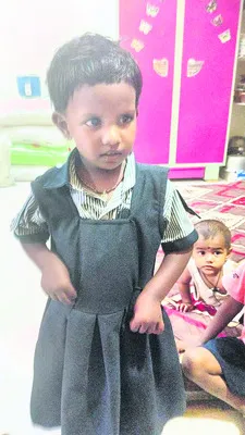 చిన్నారిని కిడ్నాప్ చేసేందుకు యత్నం