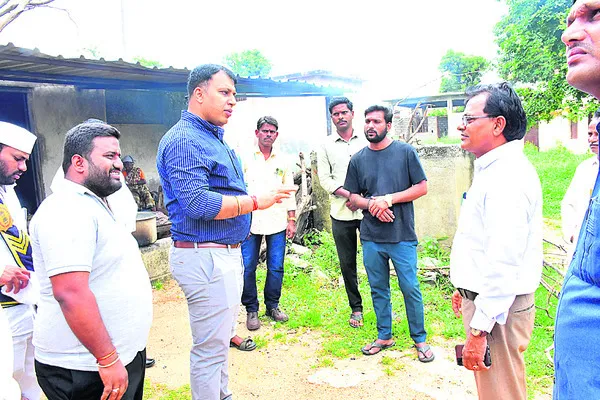 పరిసరాలు శుభ్రంగా ఉంచాలి