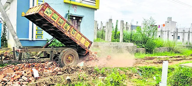 ఎవరో వస్తారని ఎదురుచూడక..! 