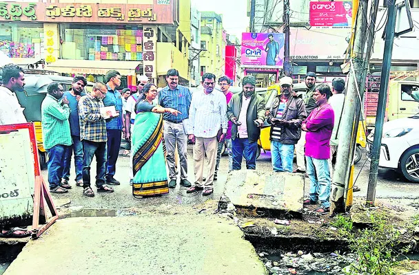 మురుగు కాల్వలపై మెష్లు ఏర్పాటు చేయాలి