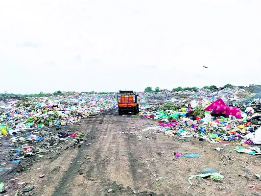 పేరుకుపోతున్న వ్యర్థాలు