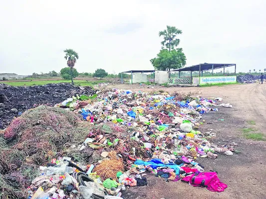 వ్యవసాయ భూములకు వ్యాపిస్తున్న మంటలు