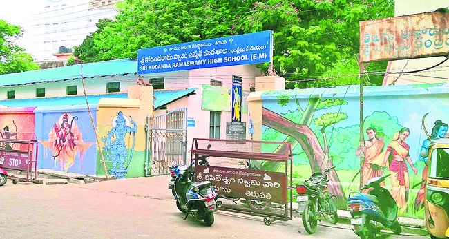 అందని పాఠ్య పుస్తకాలు