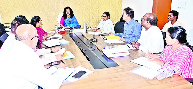 స్వయం సహాయక బృందాల బలోపేతమే లక్ష్యం