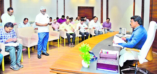 గృహ నిర్మాణంలో లక్ష్యాలను సాధించాలి