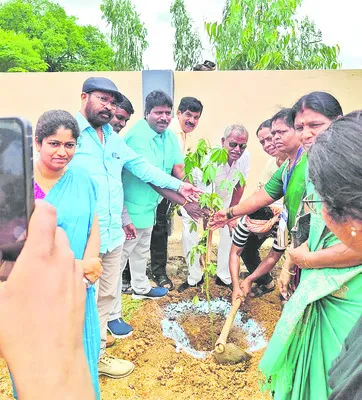 సర్ధార్నగర్ను సందర్శించిన తమిళనాడు బృందం