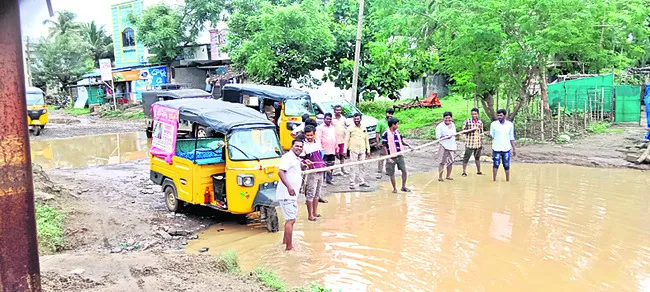 ఎంపీ, ఎమ్మెల్యేలు బీఎన్ రోడ్డులో పర్యటించాలి