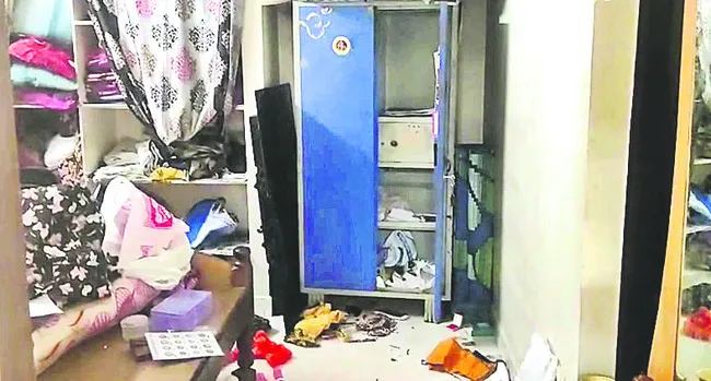 తాళం వేసిన ఇంట్లో చోరీ