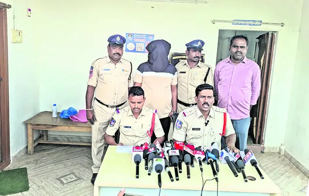 బ్లాక్మెయిల్ చేస్తున్నందుకే వివాహిత హత్య