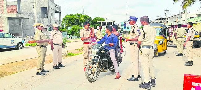 వాహనాల తనిఖీలు
