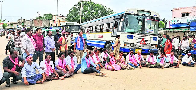 ప్రజాస్వామ్యాన్ని ఖూనీ చేస్తున్న కాంగ్రెస్ నాయకులు