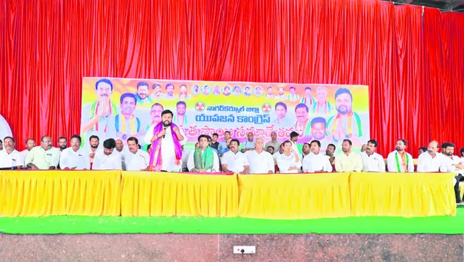 కాంగ్రెస్లో కష్టపడిన వారికే పదవులు