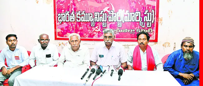 గ్రామసభలు పెట్టకుండా భూములెలా ఇస్తారు?