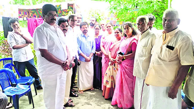 జోగినాయుడుకు మాజీ సీఎం జగన్‌ ఫోన్లో పరామర్శ 